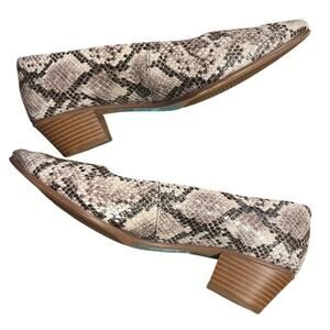 Clarks Snake Print Faux Leather Cushion Plus Stacked Heels Sz 9.5 Gray White
